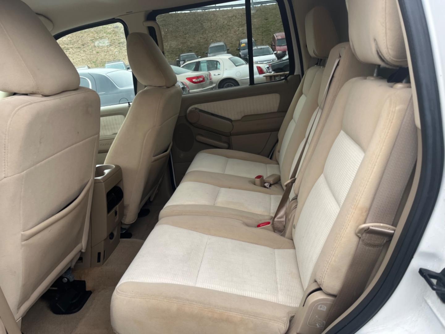 2009 WHITE Ford Explorer (1FMEU73E79U) with an 4.0 V6 engine, Automatic transmission, located at 5700 Curlew Drive, Norfolk, VA, 23502, (757) 455-6330, 36.841885, -76.209412 - Photo#12